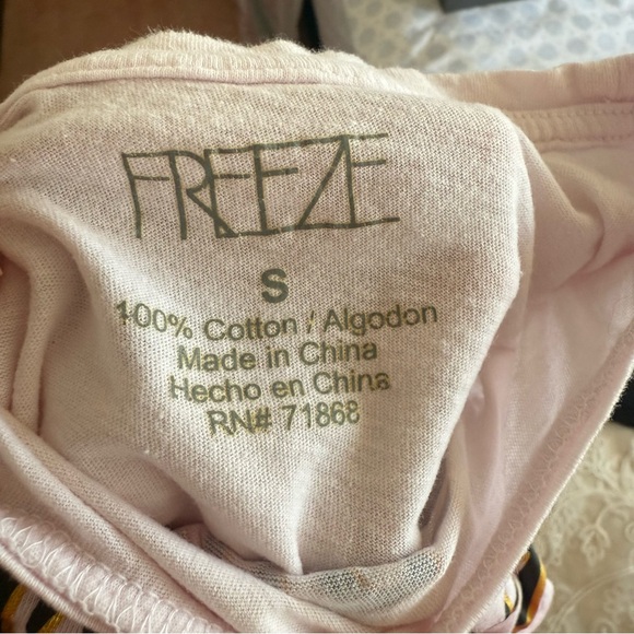 Freeze White and Pink Muscle Tee Sleeveless Graphic Lotus Design - 100% cotton - Picture 7 of 7